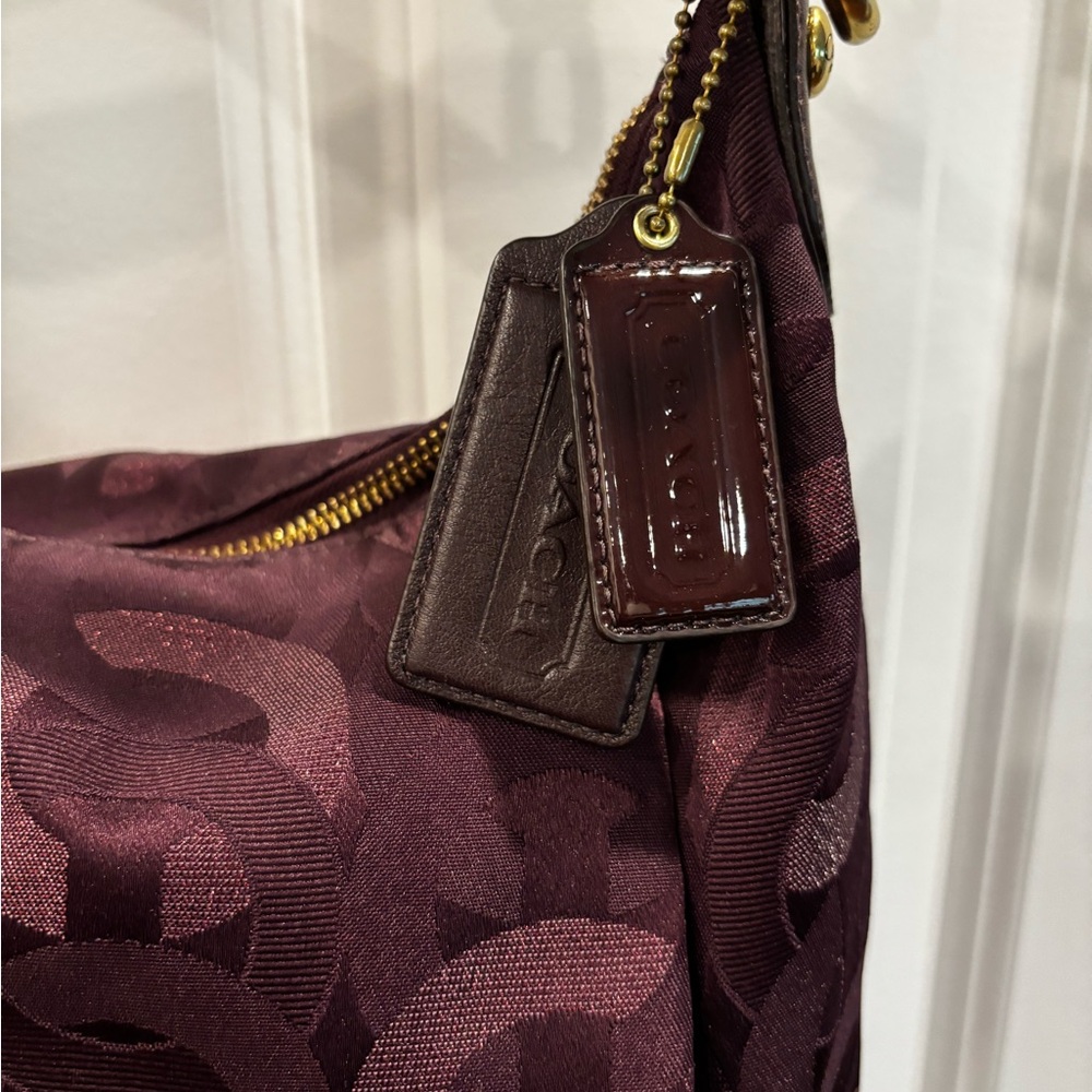 Elegant Burgundy Shoulder Bag - Picture 3 of 6